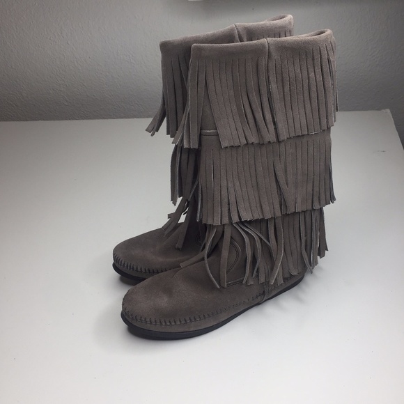 Minnetonka 3 layer fringe moccasin boots size 7. - Picture 4 of 10
